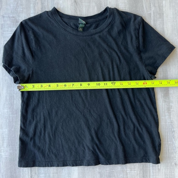 WILD FABLE Short Sleeve Crew Neck Classic Black T-Shirt Size XS - Picture 2 of 5